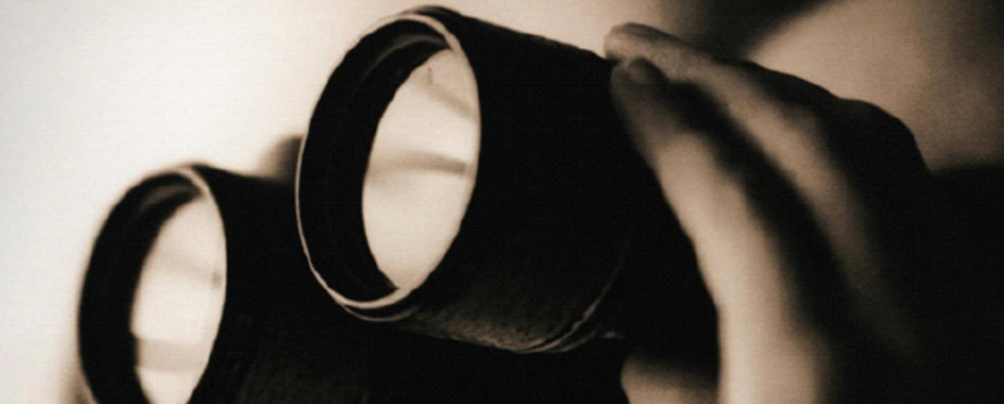 Blick durch ein Fernglas